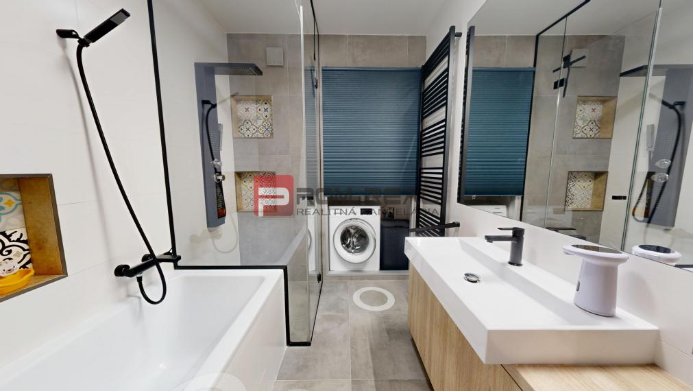 REZERVOVANÉ - Predaj dizajnového 3-izb.bytu s upravenou záhradou a 2 parkovacími miestami vo Hviezdoslavove