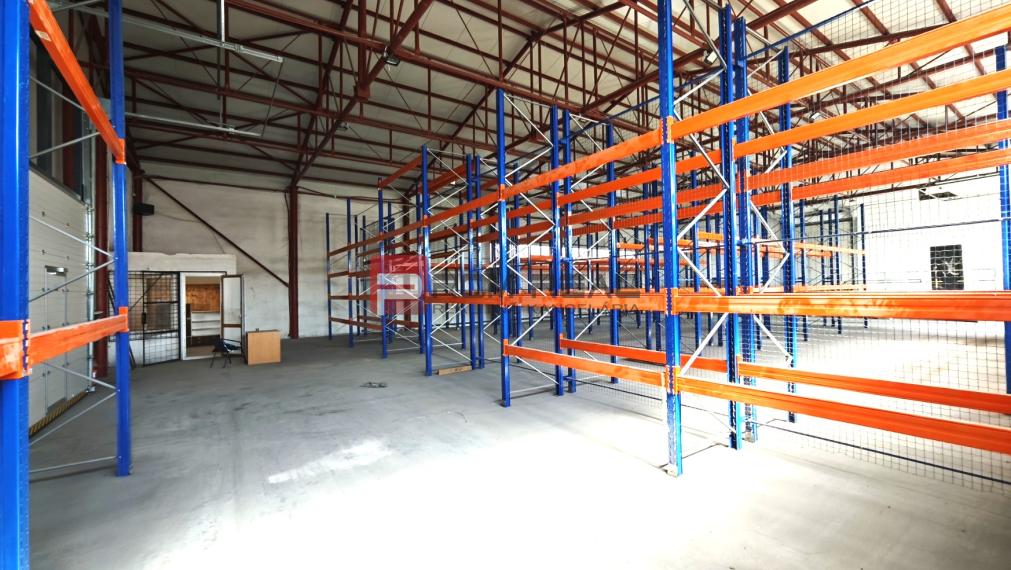 PRENÁJOM ZATEPLENEJ SKLADOVEJ HALY 548 m2, Modra