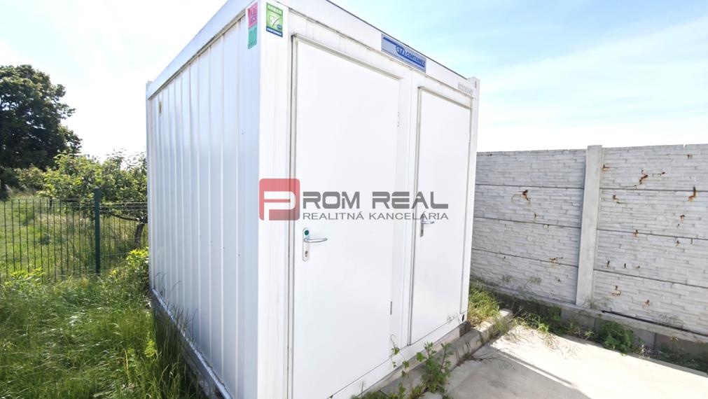 PRENÁJOM ZATEPLENEJ SKLADOVEJ HALY 548 m2, Modra