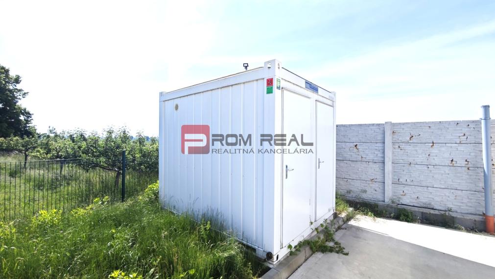 PRENÁJOM ZATEPLENEJ SKLADOVEJ HALY 548 m2, Modra