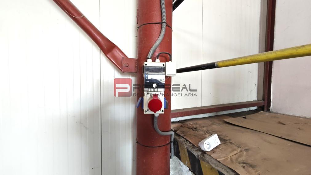 PRENÁJOM ZATEPLENEJ SKLADOVEJ HALY 548 m2, Modra