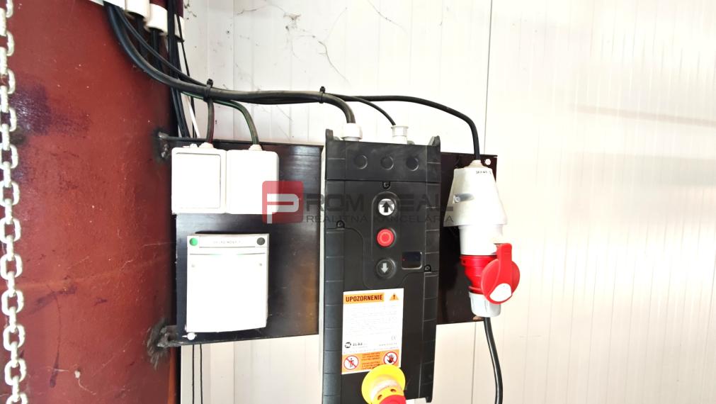 PRENÁJOM ZATEPLENEJ SKLADOVEJ HALY 548 m2, Modra