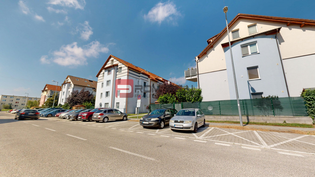 REZERVOVANÉ Predaj dvojizbového bytu so záhradkou-Svätý Jur