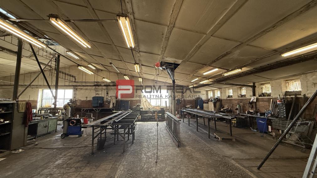 PRENÁJOM Priestranný sklad BÁHOŇ 1800 m2 + Zázemie 200 m2