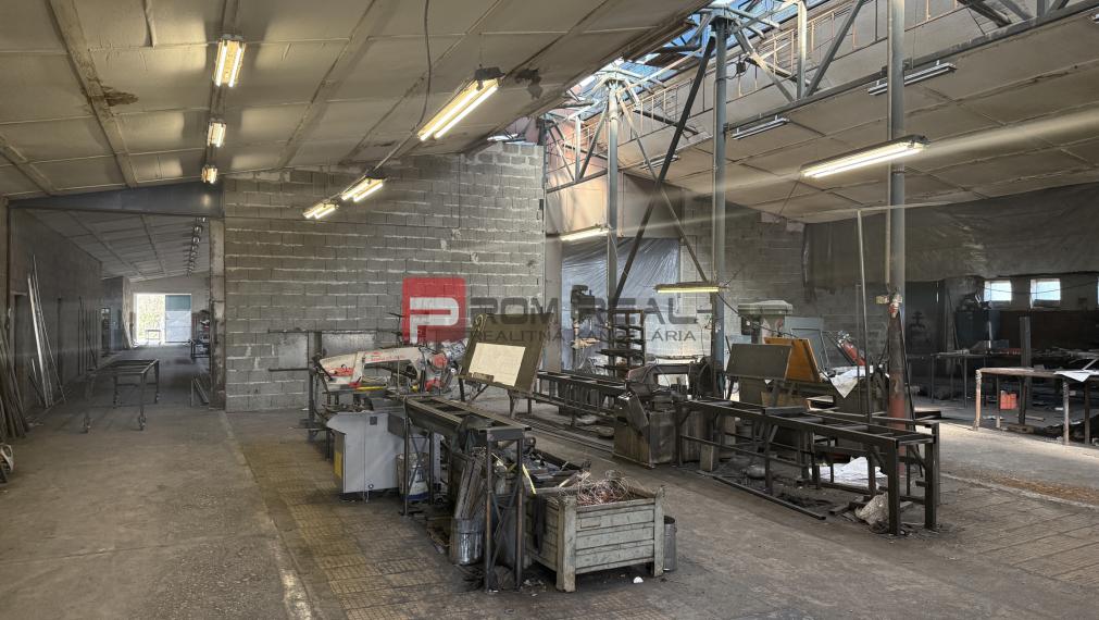 PRENÁJOM Priestranný sklad BÁHOŇ 1800 m2 + Zázemie 200 m2
