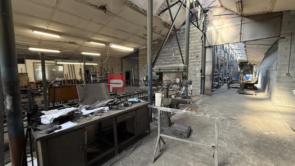 PRENÁJOM Priestranný sklad BÁHOŇ 1800 m2 + Zázemie 200 m2