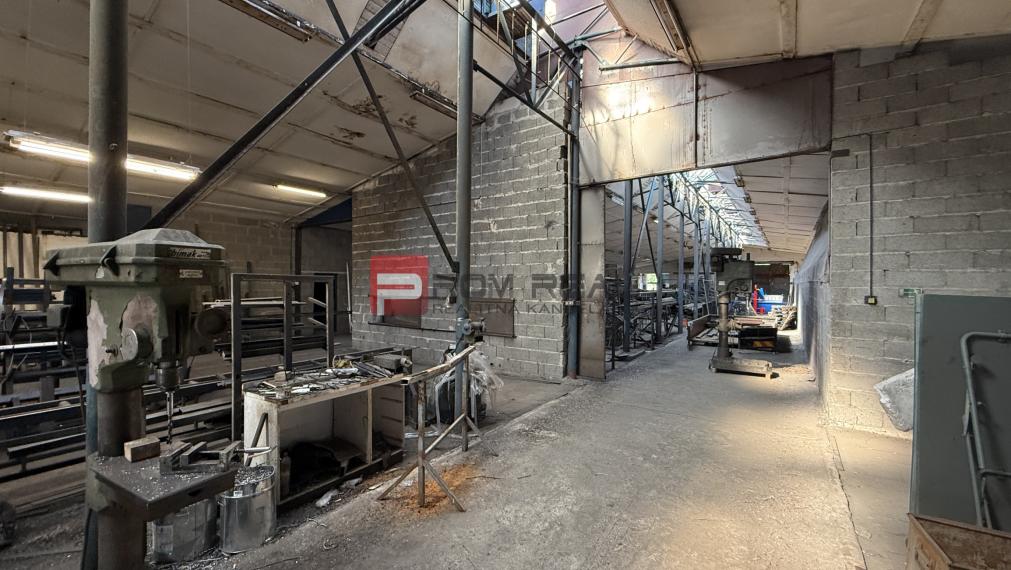 PRENÁJOM Priestranný sklad BÁHOŇ 1800 m2 + Zázemie 200 m2