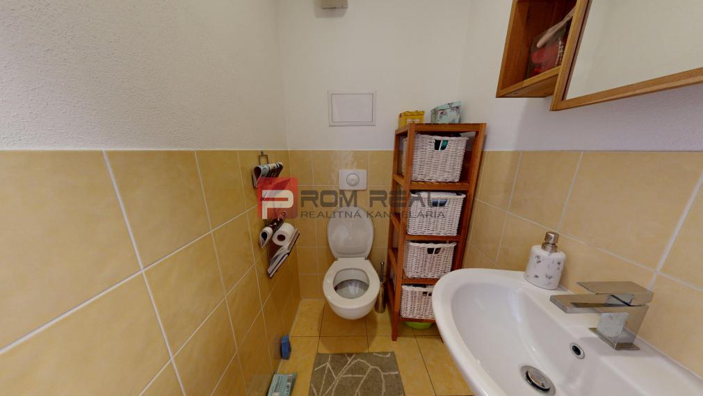 REZERVOVANÉ Na predaj 2,5 izbový byt s balkónom Svätý Jur