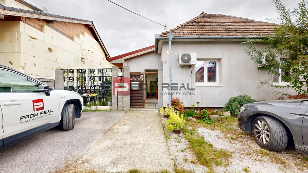 Rodinný dom s dvomi bytovými jednotkami v Ivanke pri Dunaji