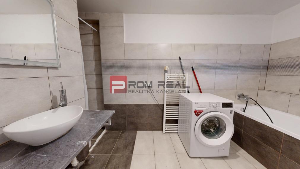 Rodinný dom s dvomi bytovými jednotkami v Ivanke pri Dunaji