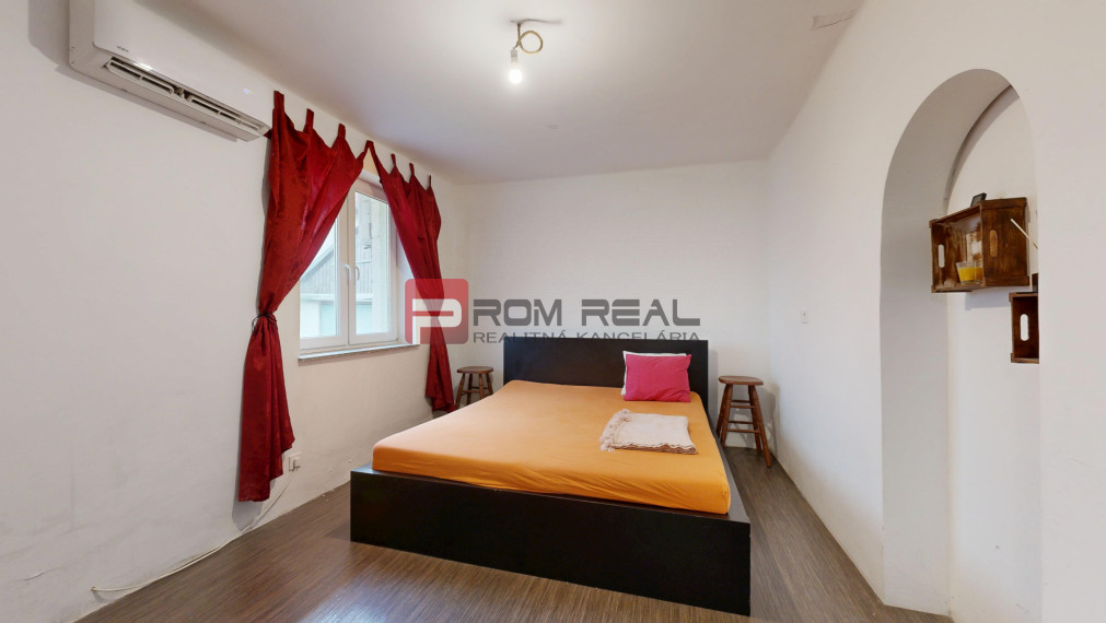 Rodinný dom s dvomi bytovými jednotkami v Ivanke pri Dunaji