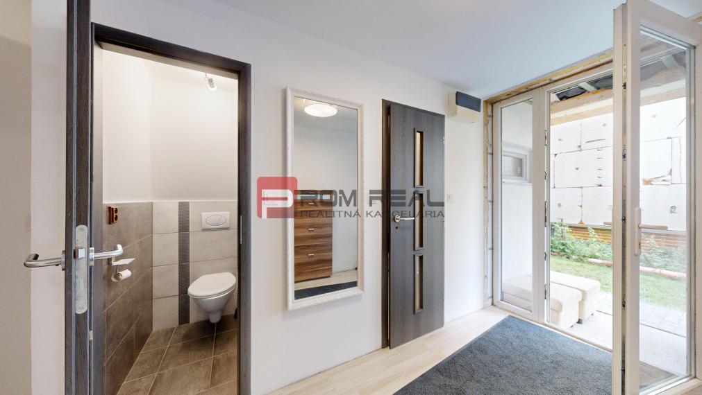 Rodinný dom s dvomi bytovými jednotkami v Ivanke pri Dunaji