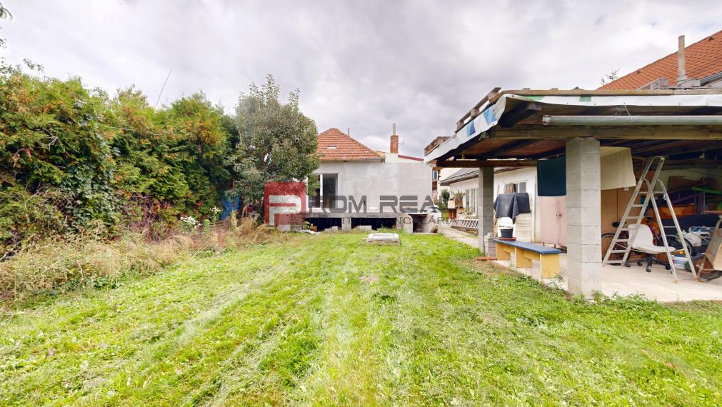 Rodinný dom s dvomi bytovými jednotkami v Ivanke pri Dunaji