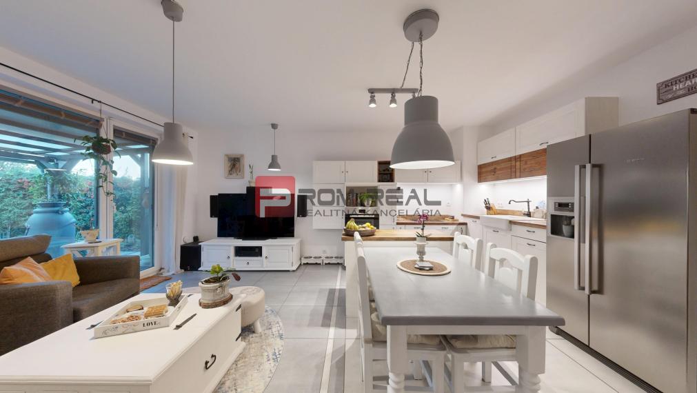 Exkluzívne na predaj krásny 3-izb.byt s dizajnovou záhradou a 2 parkovacími miestami vo Hviezdoslavove