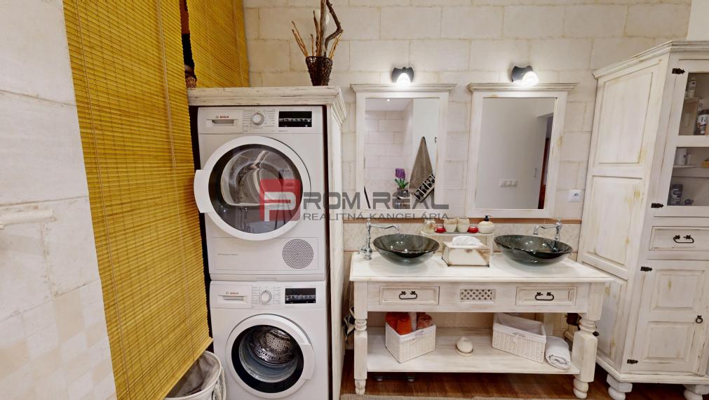 Exkluzívne na predaj krásny 3-izb.byt s dizajnovou záhradou a 2 parkovacími miestami vo Hviezdoslavove