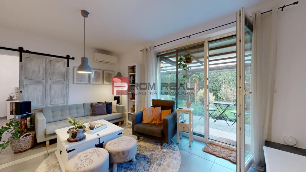 Exkluzívne na predaj krásny 3-izb.byt s dizajnovou záhradou a 2 parkovacími miestami vo Hviezdoslavove