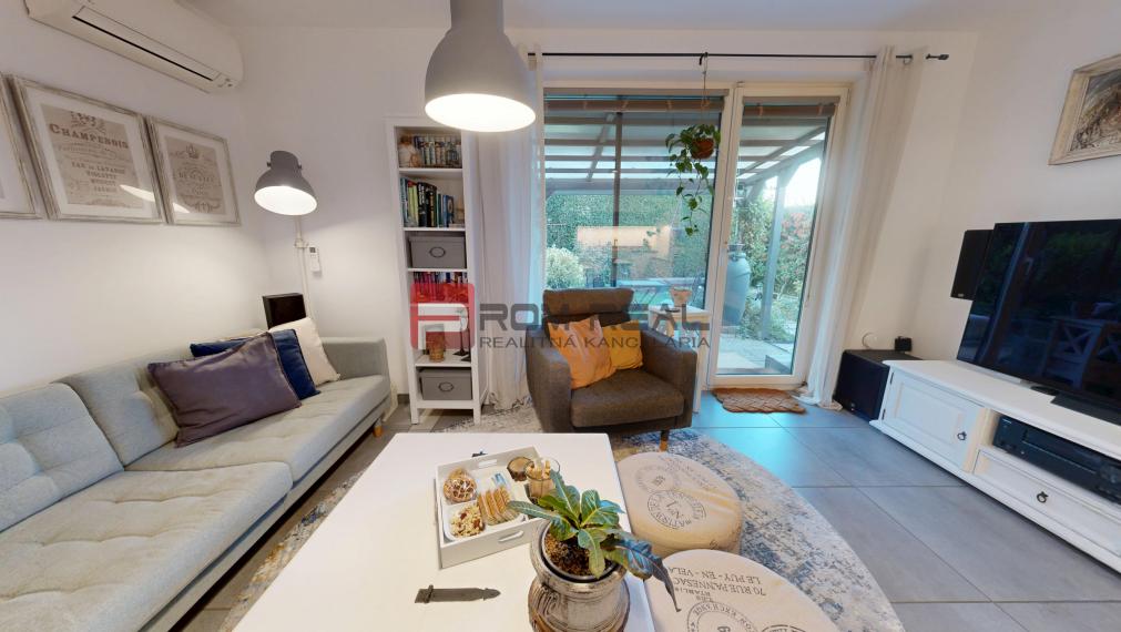 Exkluzívne na predaj krásny 3-izb.byt s dizajnovou záhradou a 2 parkovacími miestami vo Hviezdoslavove