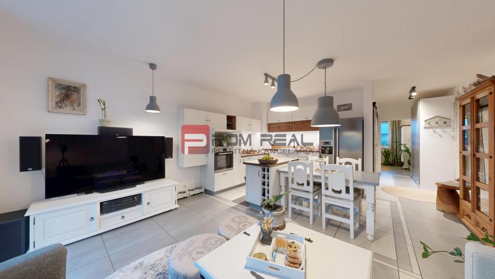 Exkluzívne na predaj krásny 3-izb.byt s dizajnovou záhradou a 2 parkovacími miestami vo Hviezdoslavove