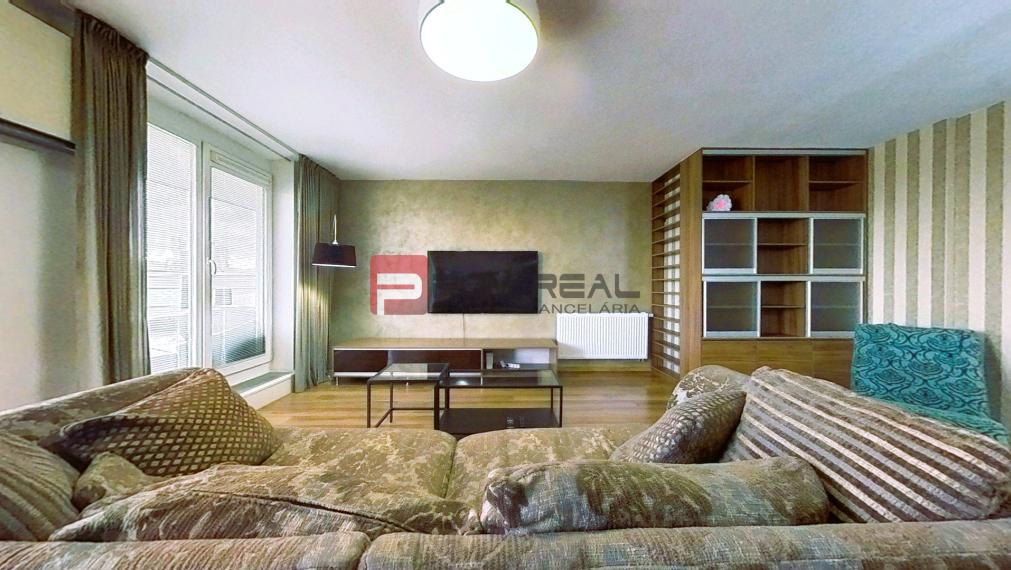 Veľkometrážny 2-izbový PENTHOUSE s PANORAMA výhľadom BA 🌇