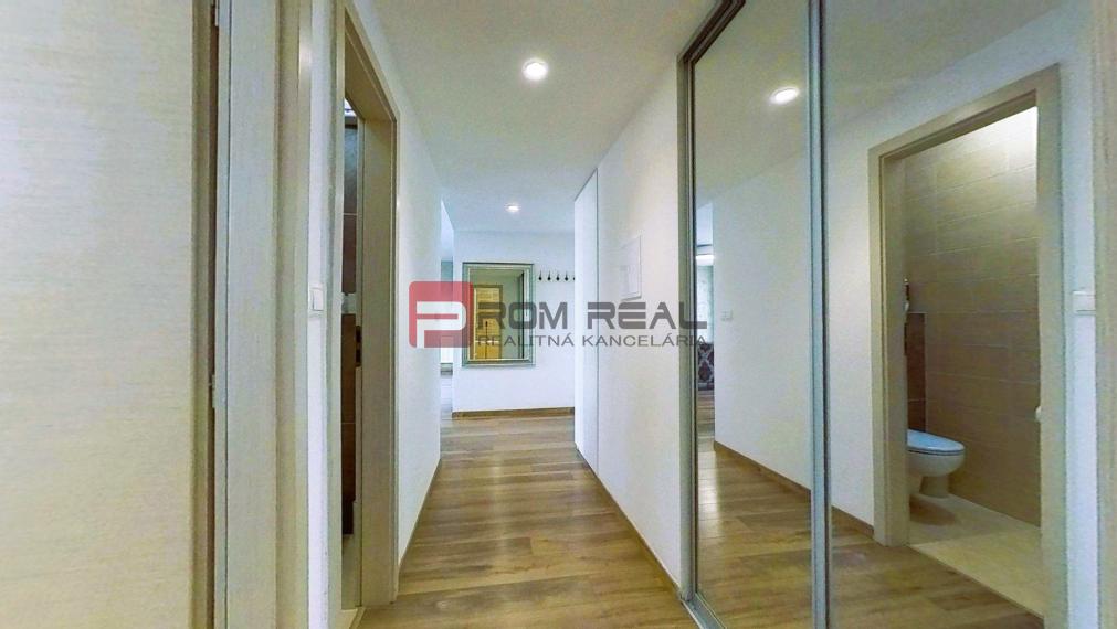 Veľkometrážny 2-izbový PENTHOUSE s PANORAMA výhľadom BA 🌇