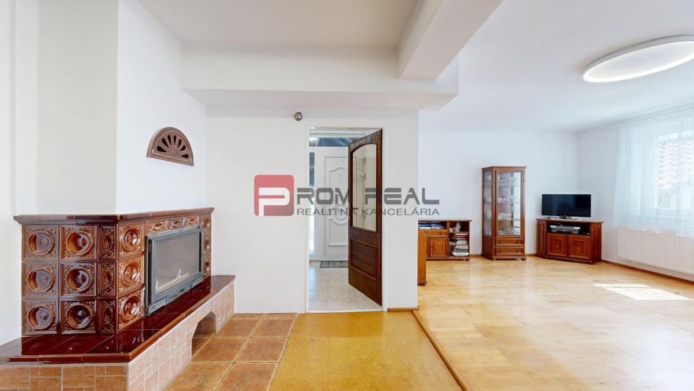 Na PREDAJ 5 izbový rodinný dom s bazénom Pezinok - Limbach