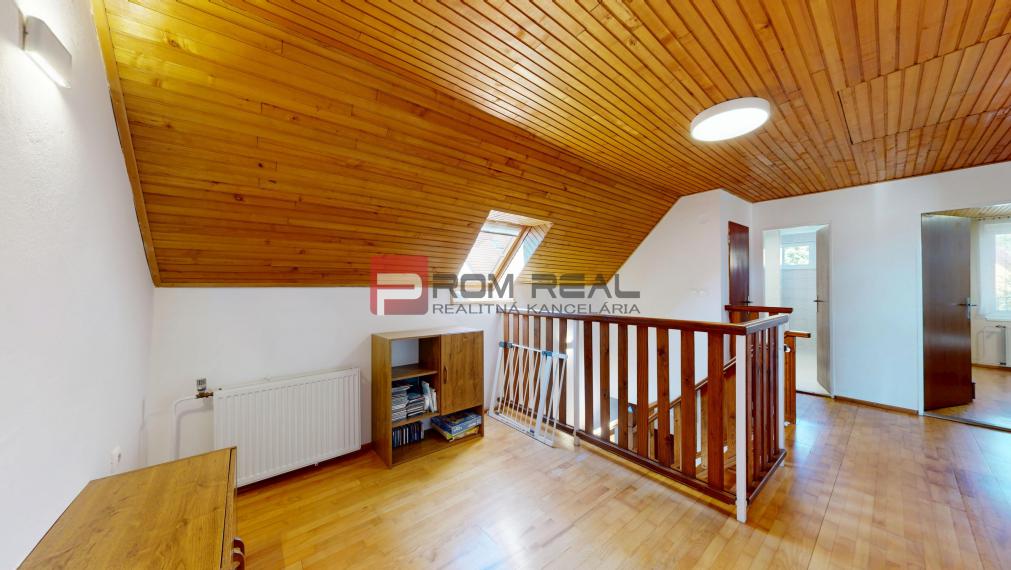 Na PREDAJ 5 izbový rodinný dom s bazénom Pezinok - Limbach