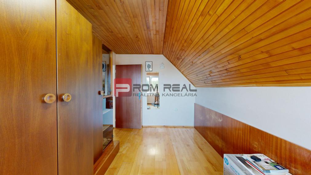 Na PREDAJ 5 izbový rodinný dom s bazénom Pezinok - Limbach