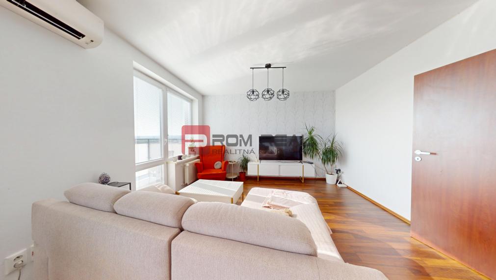 Svetlý 2i byt s dvomi balkónmi a parkovaním P. Biskupice