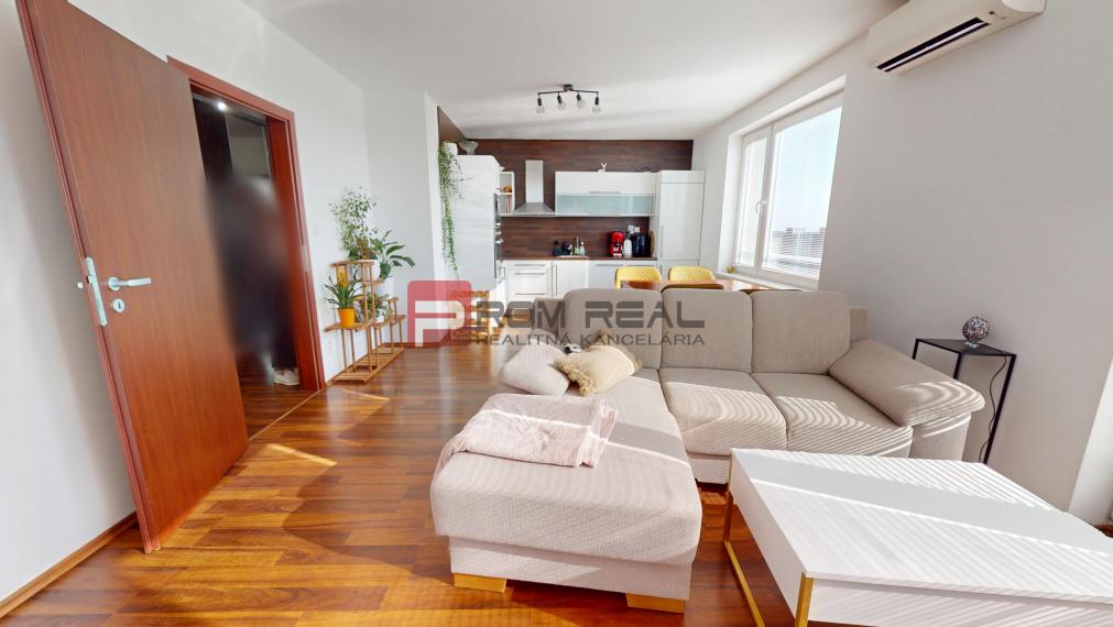 Svetlý 2i byt s dvomi balkónmi a parkovaním P. Biskupice