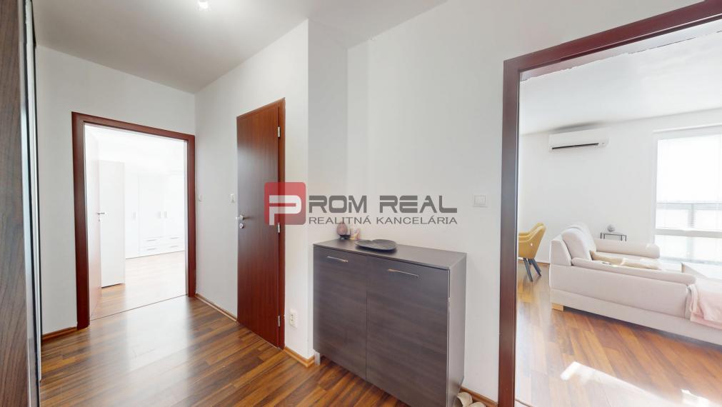 Svetlý 2i byt s dvomi balkónmi a parkovaním P. Biskupice