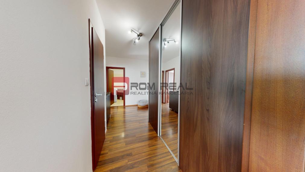 Svetlý 2i byt s dvomi balkónmi a parkovaním P. Biskupice