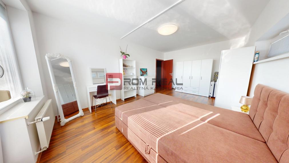 Svetlý 2i byt s dvomi balkónmi a parkovaním P. Biskupice