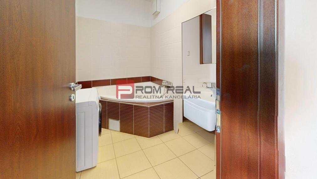 Svetlý 2i byt s dvomi balkónmi a parkovaním P. Biskupice