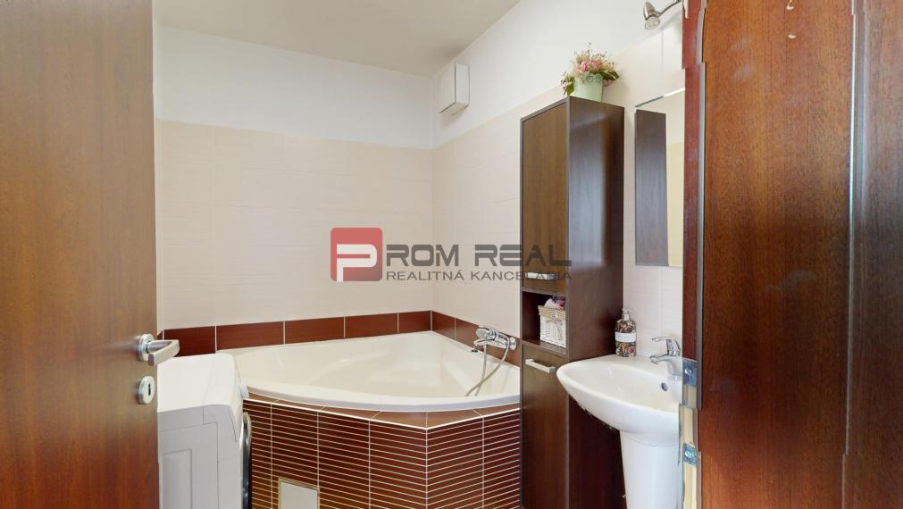 Svetlý 2i byt s dvomi balkónmi a parkovaním P. Biskupice