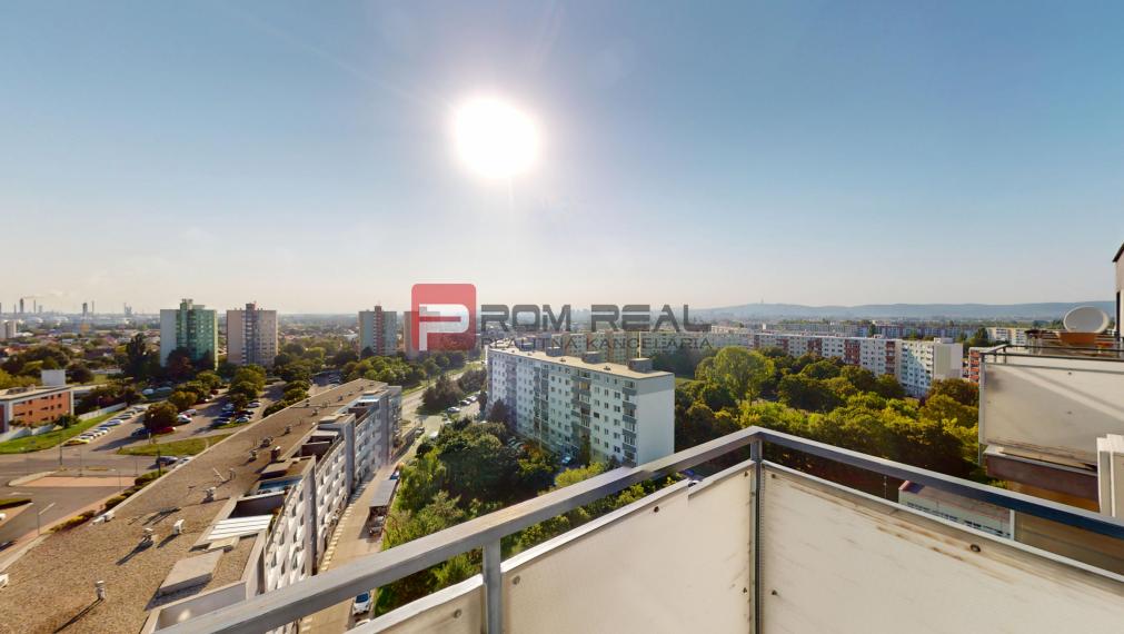 Svetlý 2i byt s dvomi balkónmi a parkovaním P. Biskupice