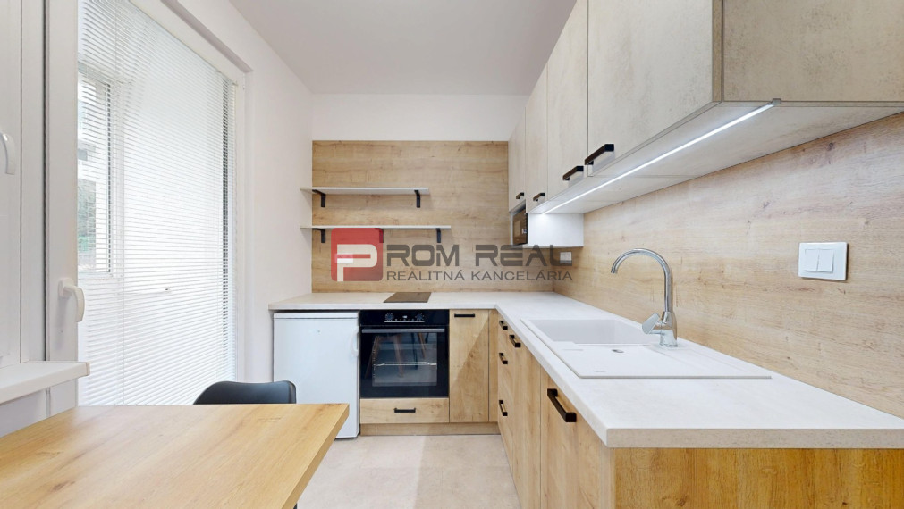 Kompletne zrekonštruovaný byt s balkónom