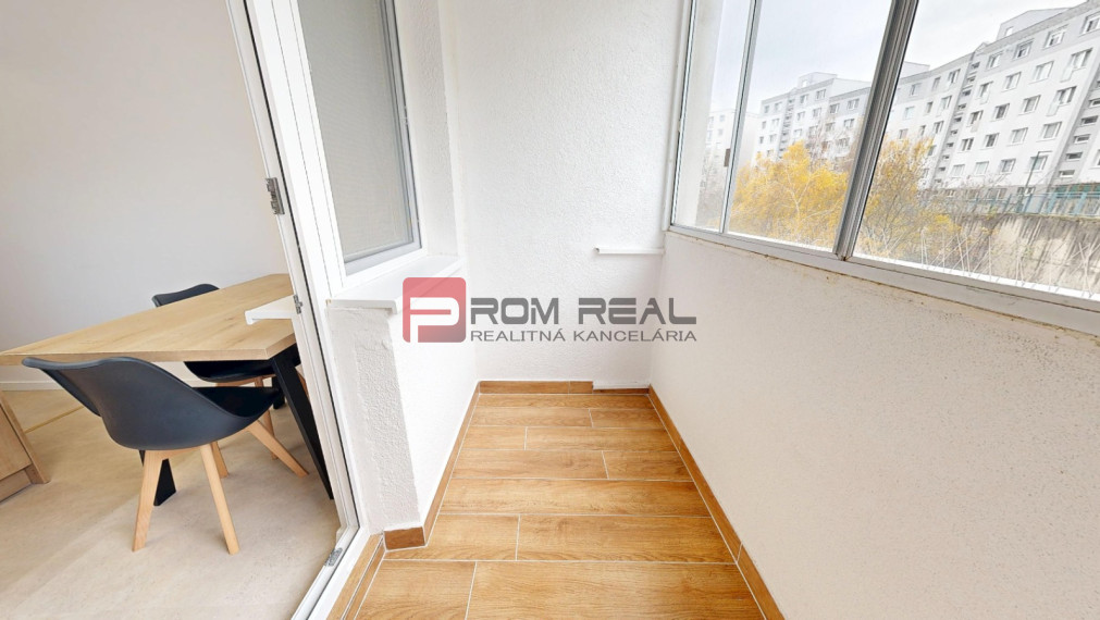 Kompletne zrekonštruovaný byt s balkónom