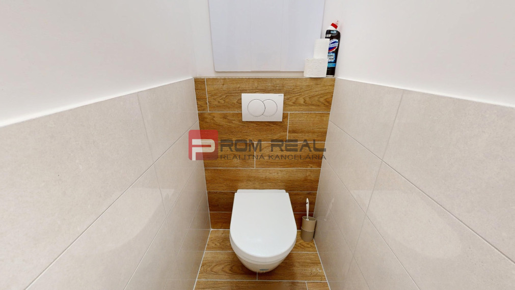 Kompletne zrekonštruovaný byt s balkónom