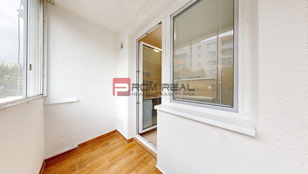 Kompletne zrekonštruovaný byt s balkónom