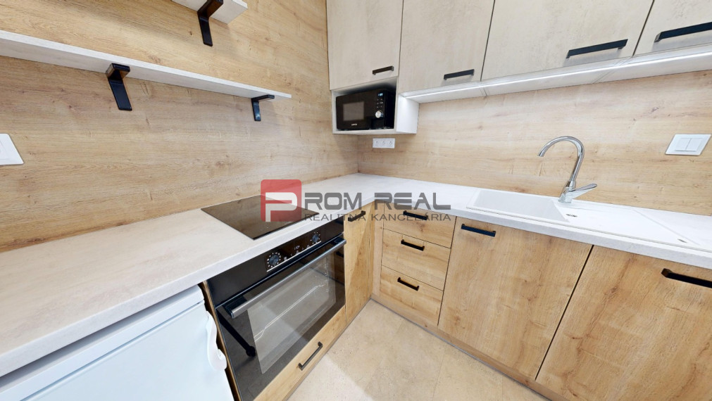 Kompletne zrekonštruovaný byt s balkónom