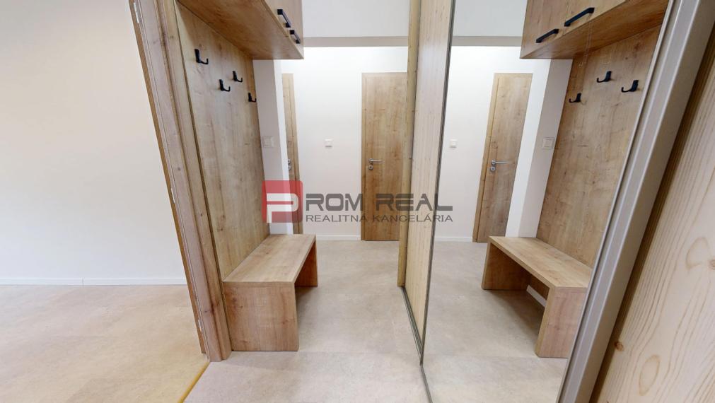 Kompletne zrekonštruovaný byt s balkónom