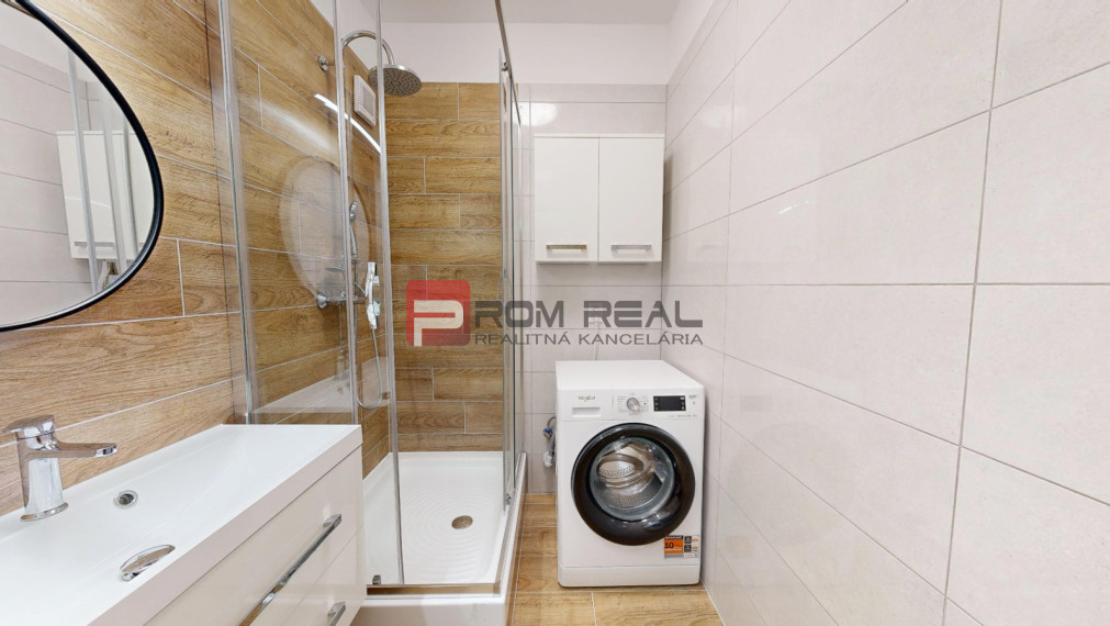 Kompletne zrekonštruovaný byt s balkónom