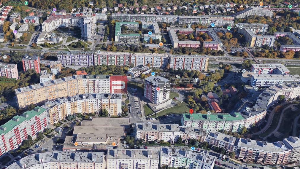 Kompletne zrekonštruovaný byt s balkónom