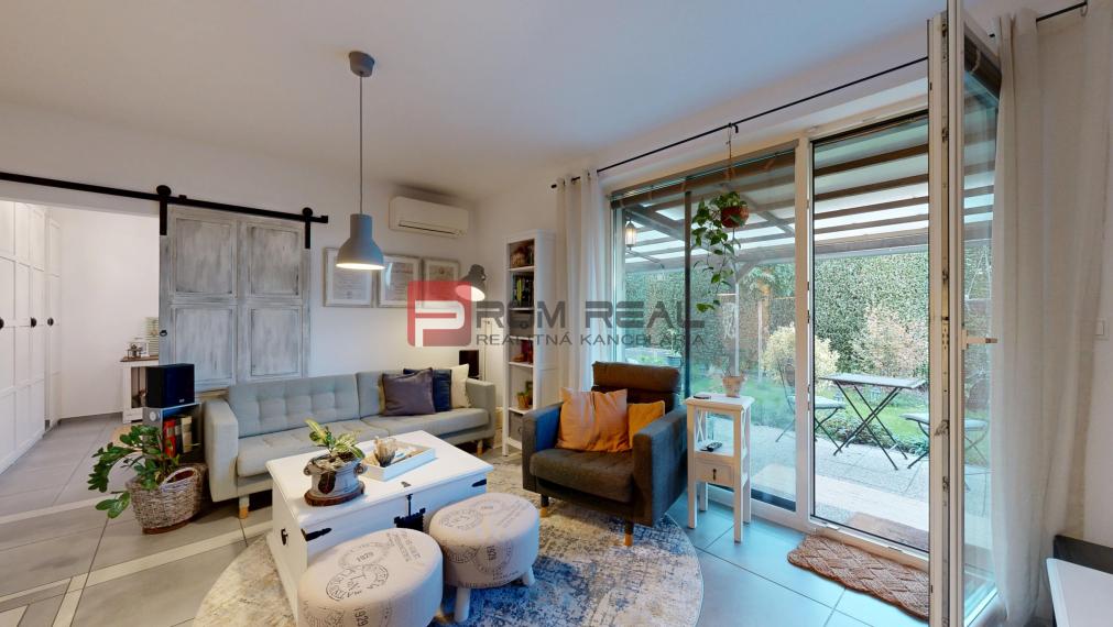 Exkluzívne na predaj krásny 3-izb.byt s dizajnovou záhradou a parkovaním vo Hviezdoslavove