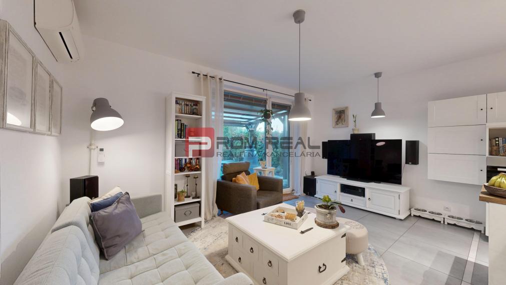 Exkluzívne na predaj krásny 3-izb.byt s dizajnovou záhradou a parkovaním vo Hviezdoslavove