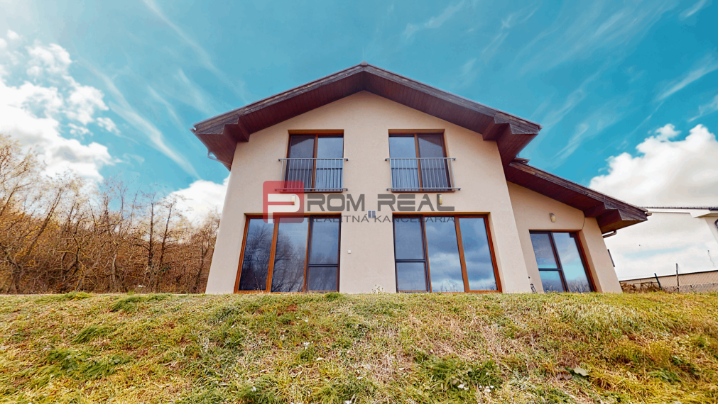 Na PREDAJ  5 izbový rodinný dom s nádherným výhľadom a garážou