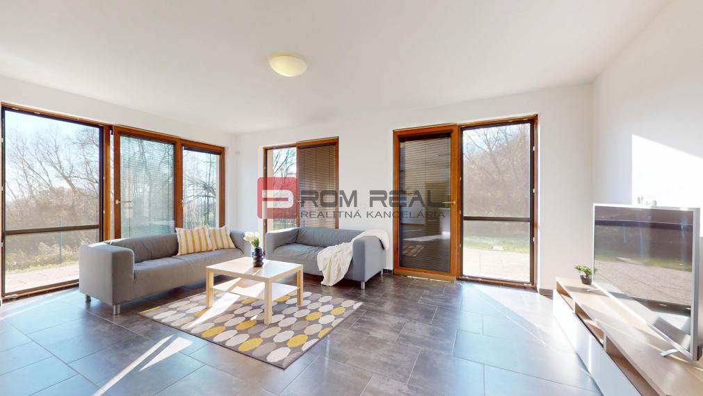 Na PREDAJ  5 izbový rodinný dom s nádherným výhľadom a garážou