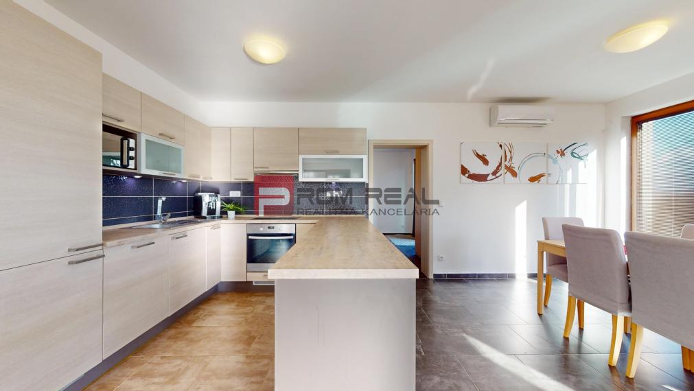 Na PREDAJ  5 izbový rodinný dom s nádherným výhľadom a garážou