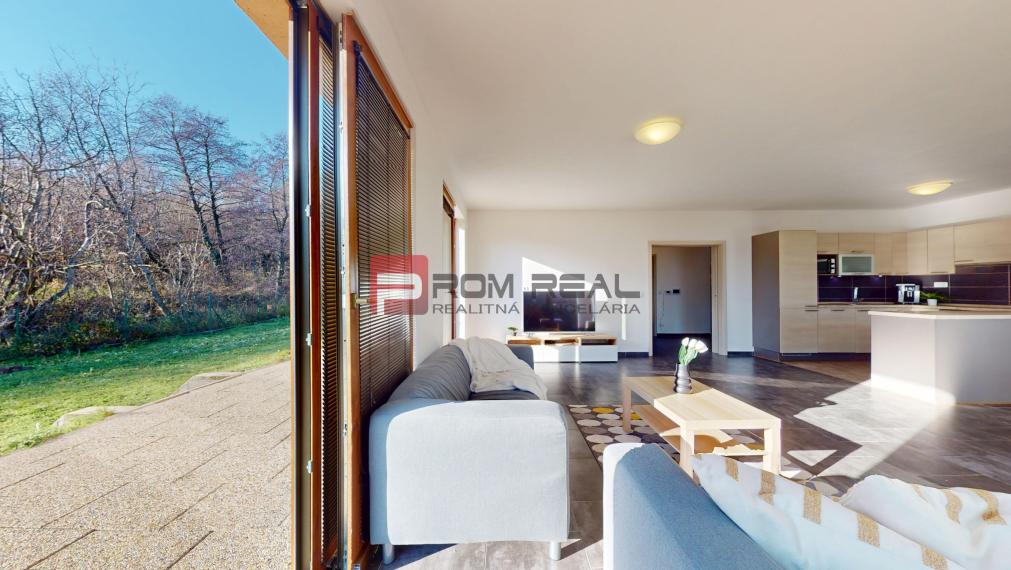 Na PREDAJ  5 izbový rodinný dom s nádherným výhľadom a garážou