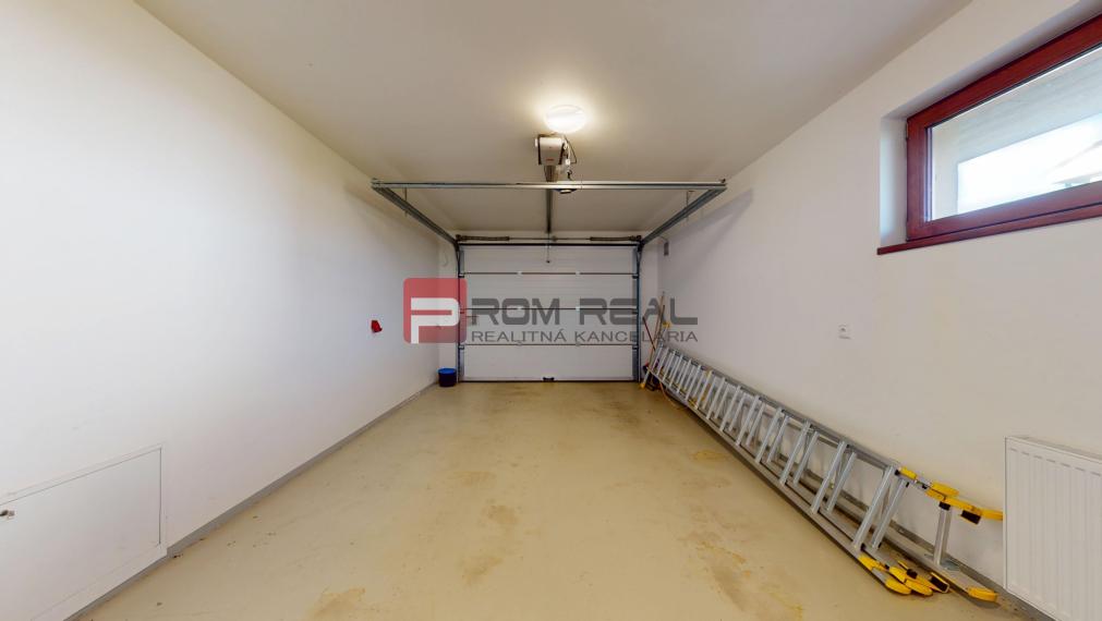 Na PREDAJ  5 izbový rodinný dom s nádherným výhľadom a garážou